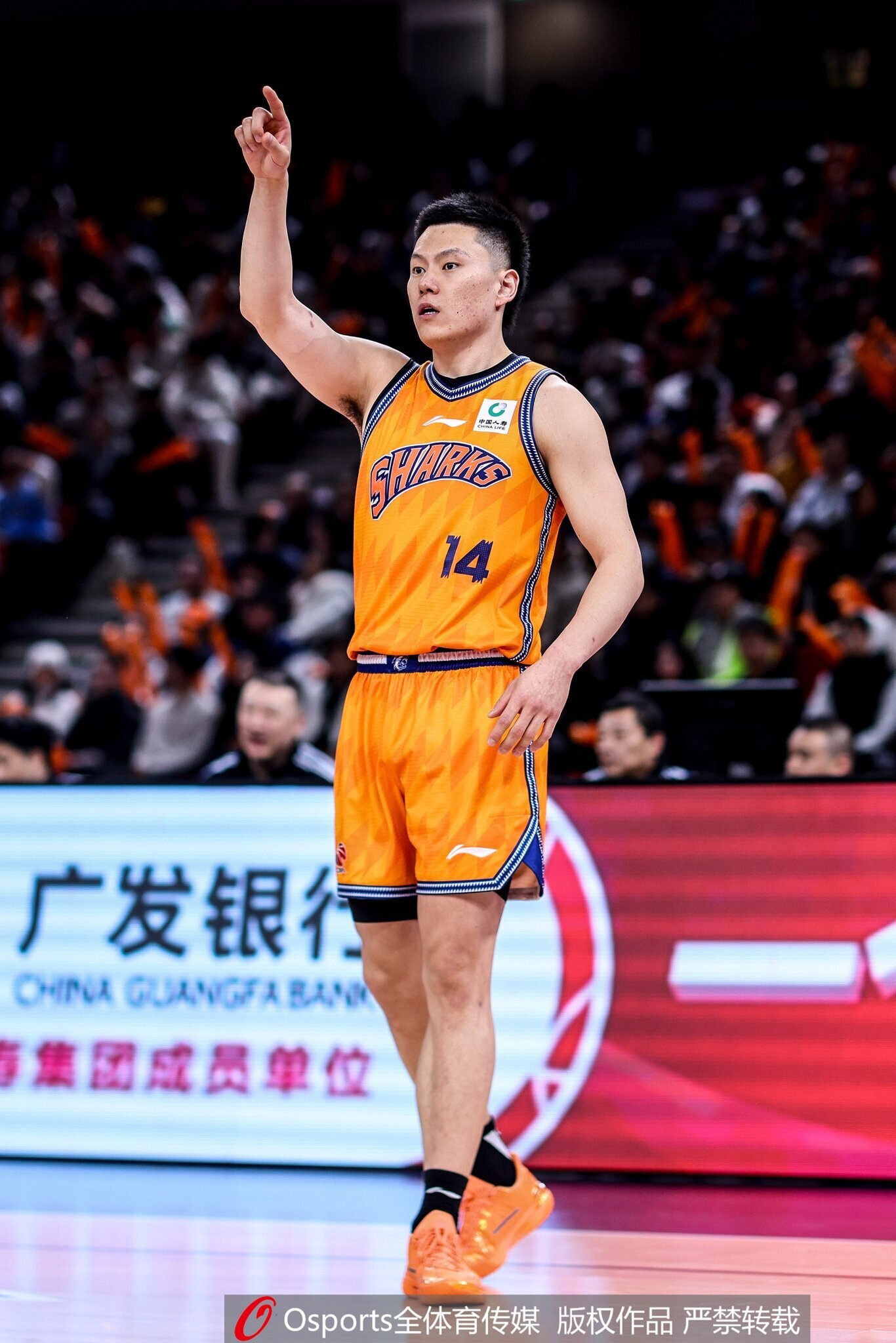 李弘权：为了拿这个冠军 大家都牺牲了很多 我没有陪伴到家人封面