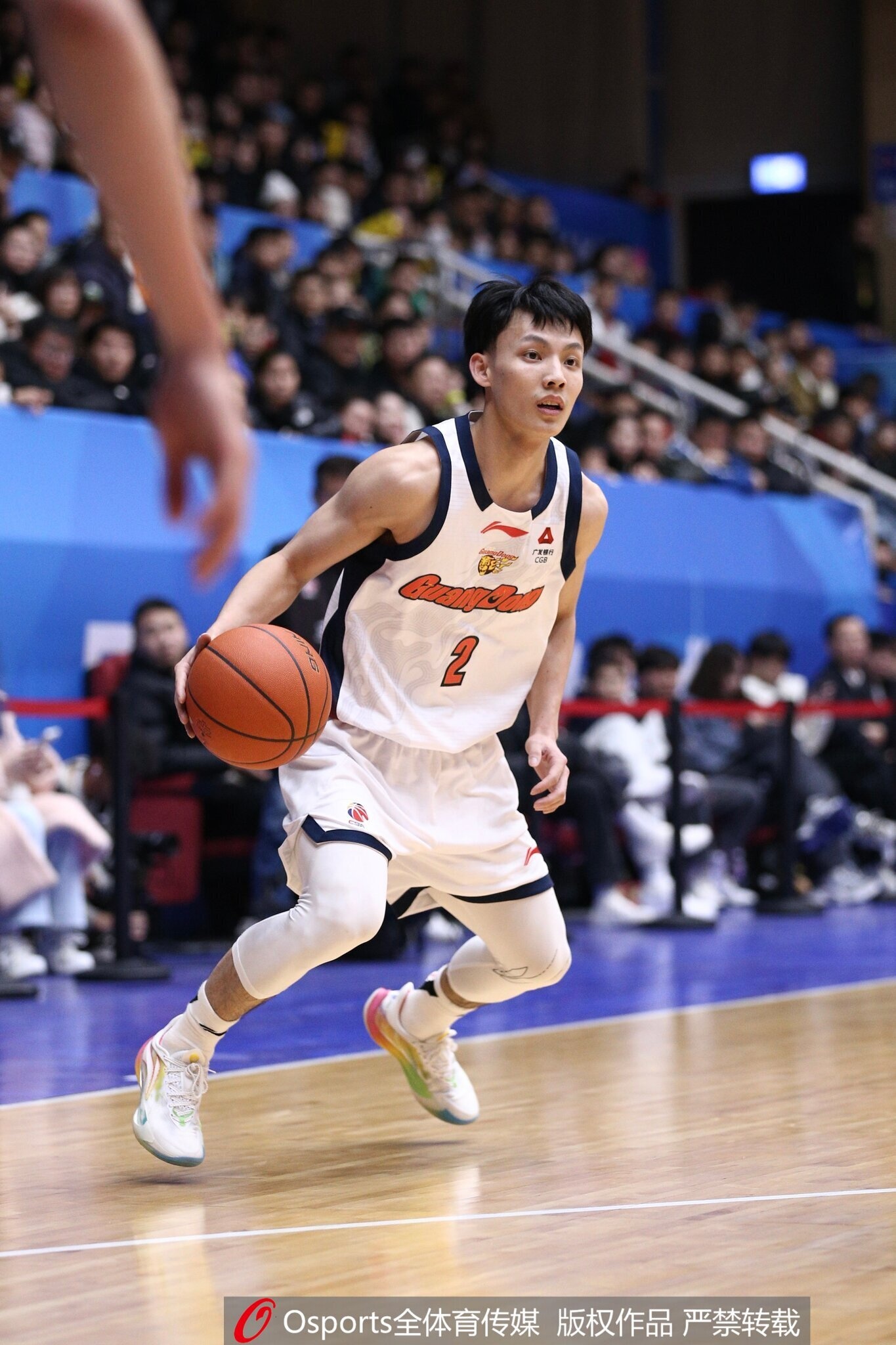 26人获得27-28赛季体测的免测资格：徐杰、陈盈骏、王岚嵚在列封面