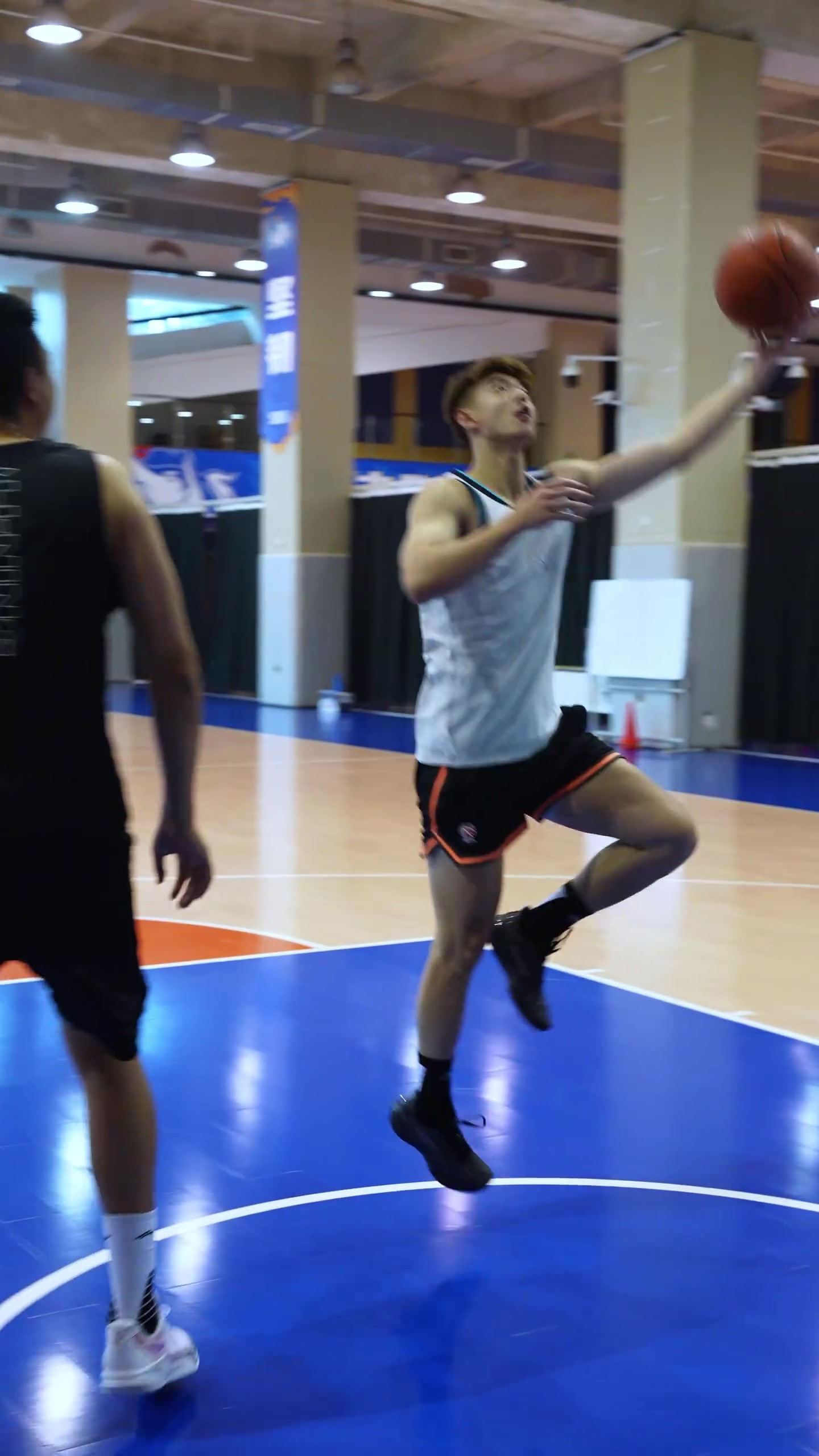 禁区对线，硬碰硬！来看福建男篮训练激烈对抗！封面
