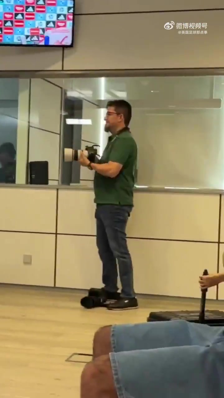 😂穆帅to记者：你人脉挺广啊，要是说我坏话，可得小心点哦封面