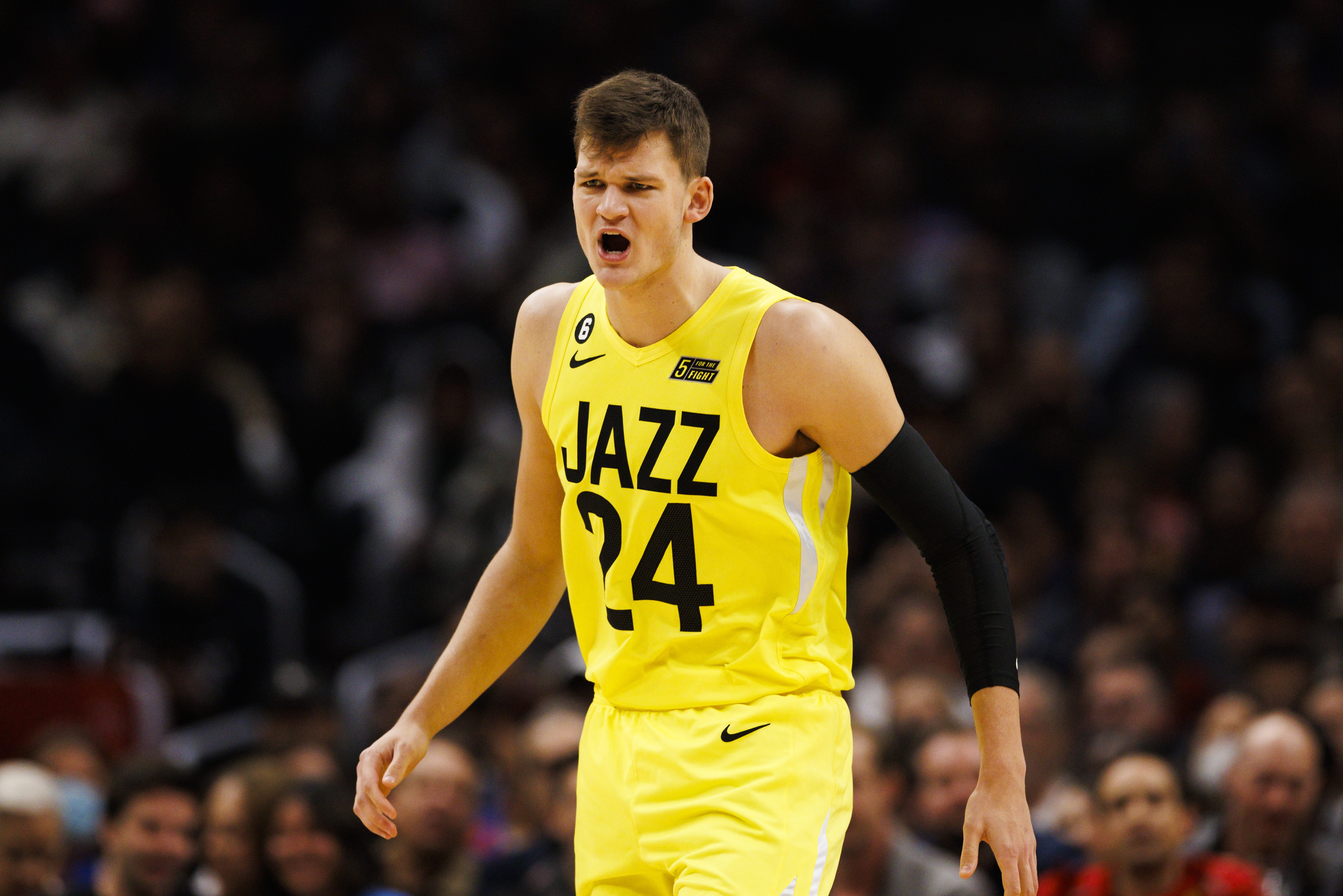 凯斯勒:刚进NBA就被总经理告知遭交易 我还以为他在开玩笑封面