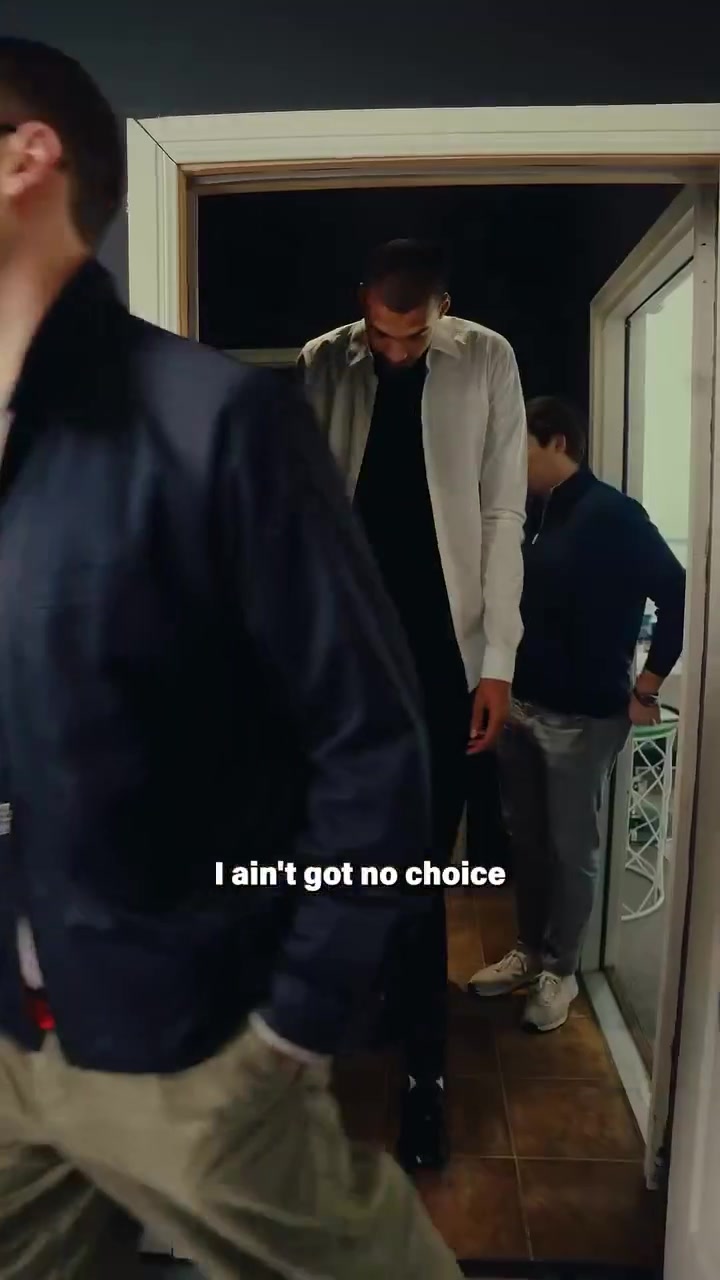 腿真长！文班亚马时尚大片来袭 化身潮男封面