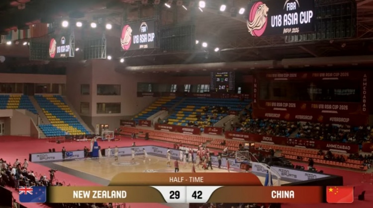 半场-中国U18男篮42-29领先新西兰U18男篮 张淳智6中4砍15分封面