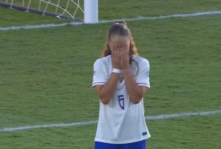 U17女足赛后喜极而泣庆祝！马晓旭长舒一口气 法国众将遗憾落泪封面