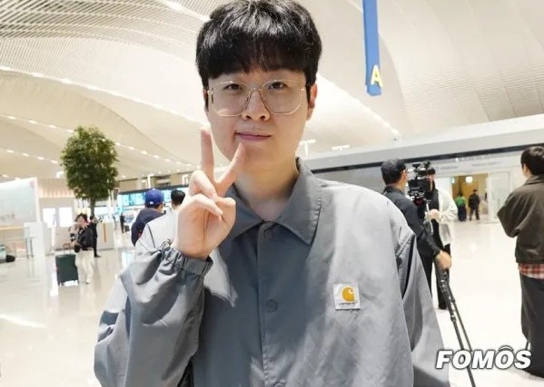 Zeus:S赛是多种选择能均衡发挥的环境,青钢影是核心英雄封面