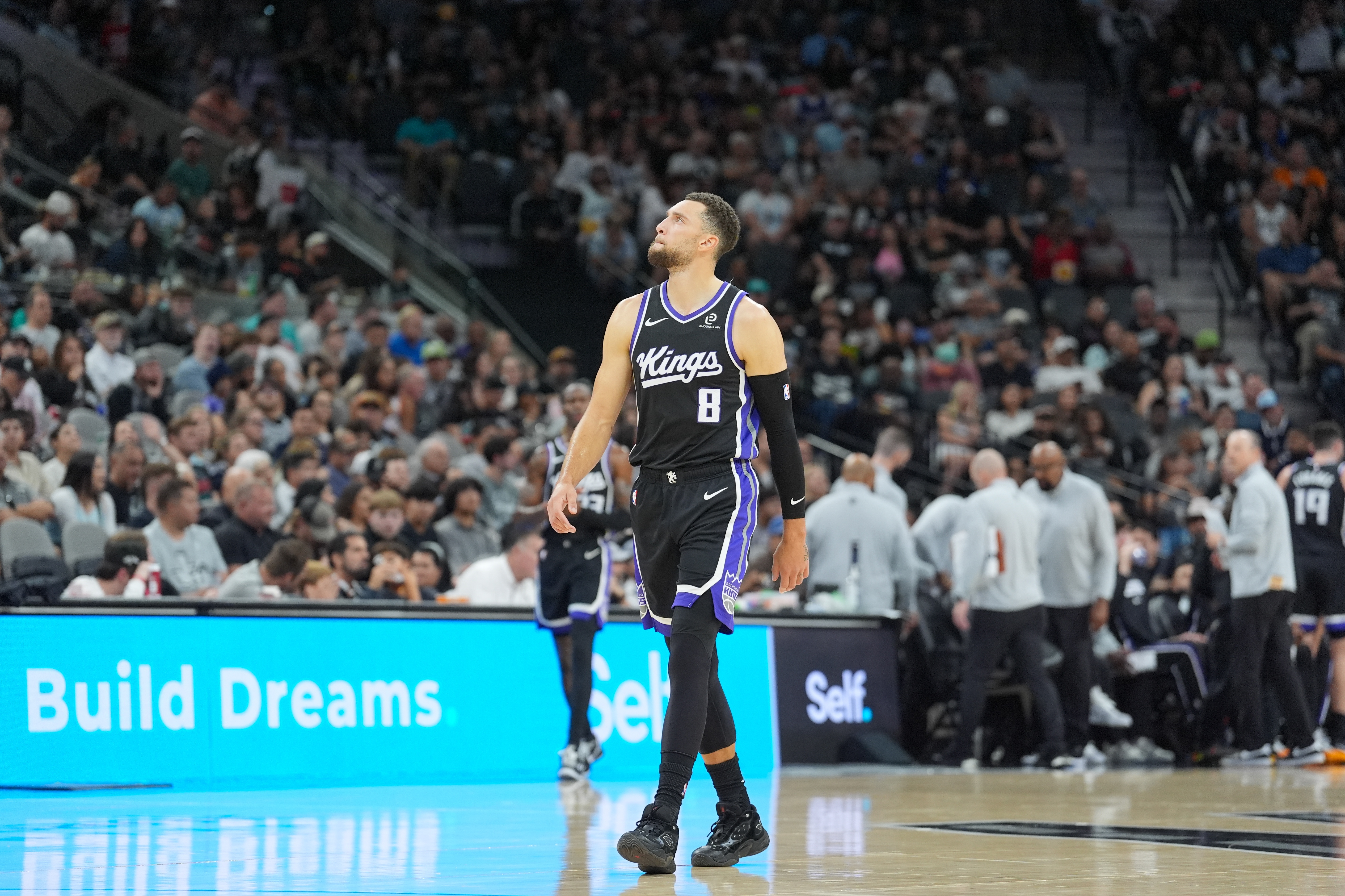 拉文:不是谁都能在这NBA立足 要想出类拔萃就必须要做出牺牲封面