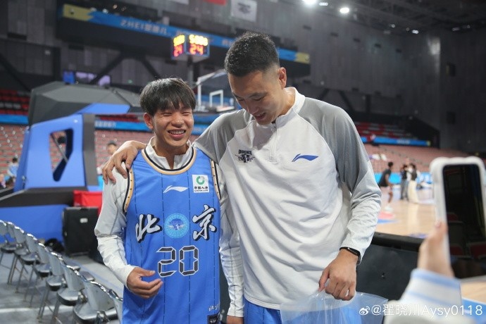 翟晓川：欢迎艾米爱打篮球的货车司机 来到首钢主场为我们加油封面