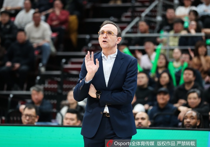 乌戈:三名外援融入得很不错 和球队里的年轻球员配合得也很好封面