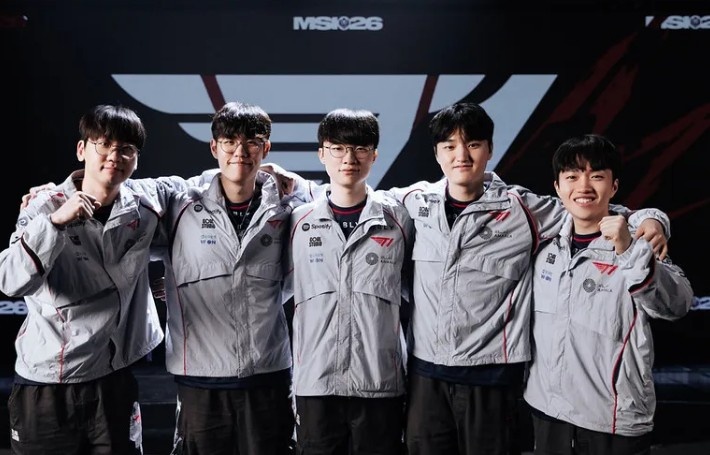 T1全队S16夺冠公约，Faker：去鬼屋扮鬼，连续直播24小时封面