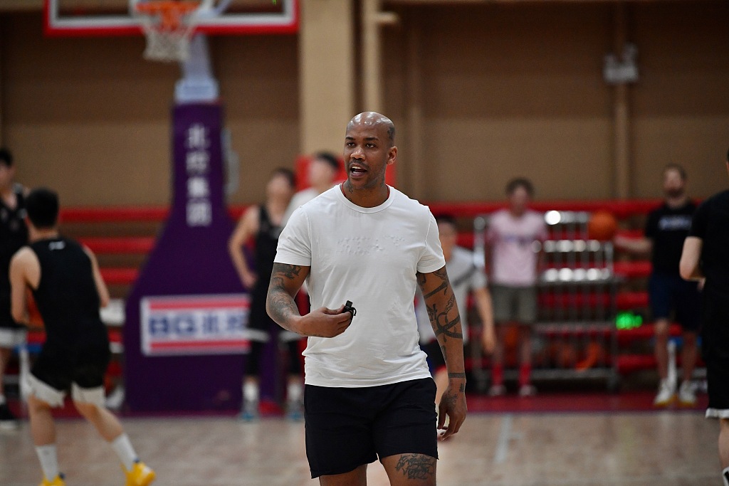 阿里扎:马布里当年教我在NBA生存 弗朗西斯还送了我10套LV西装封面