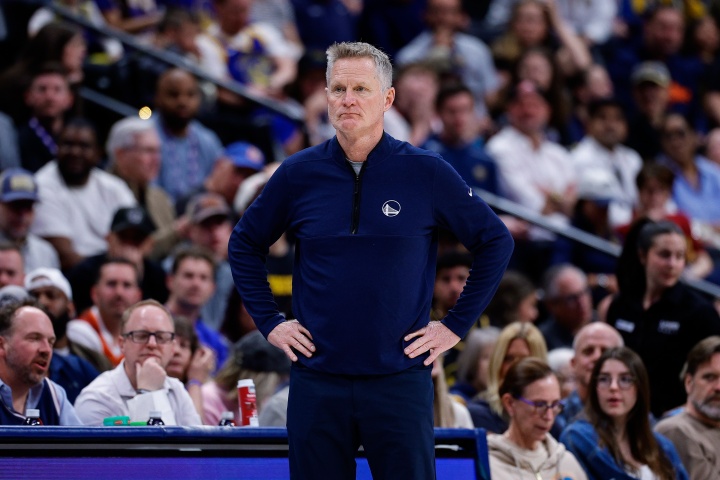 科尔：如今NBA很难靠单一技能生存 球员至少得会运传投&阅读比赛封面