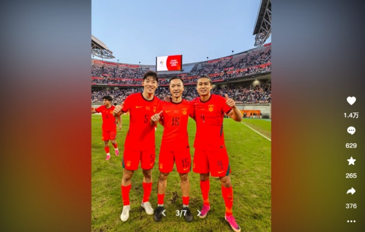 朱辰杰晒超龄球员合照等多图庆祝,汪海健:移动的中国长城封面