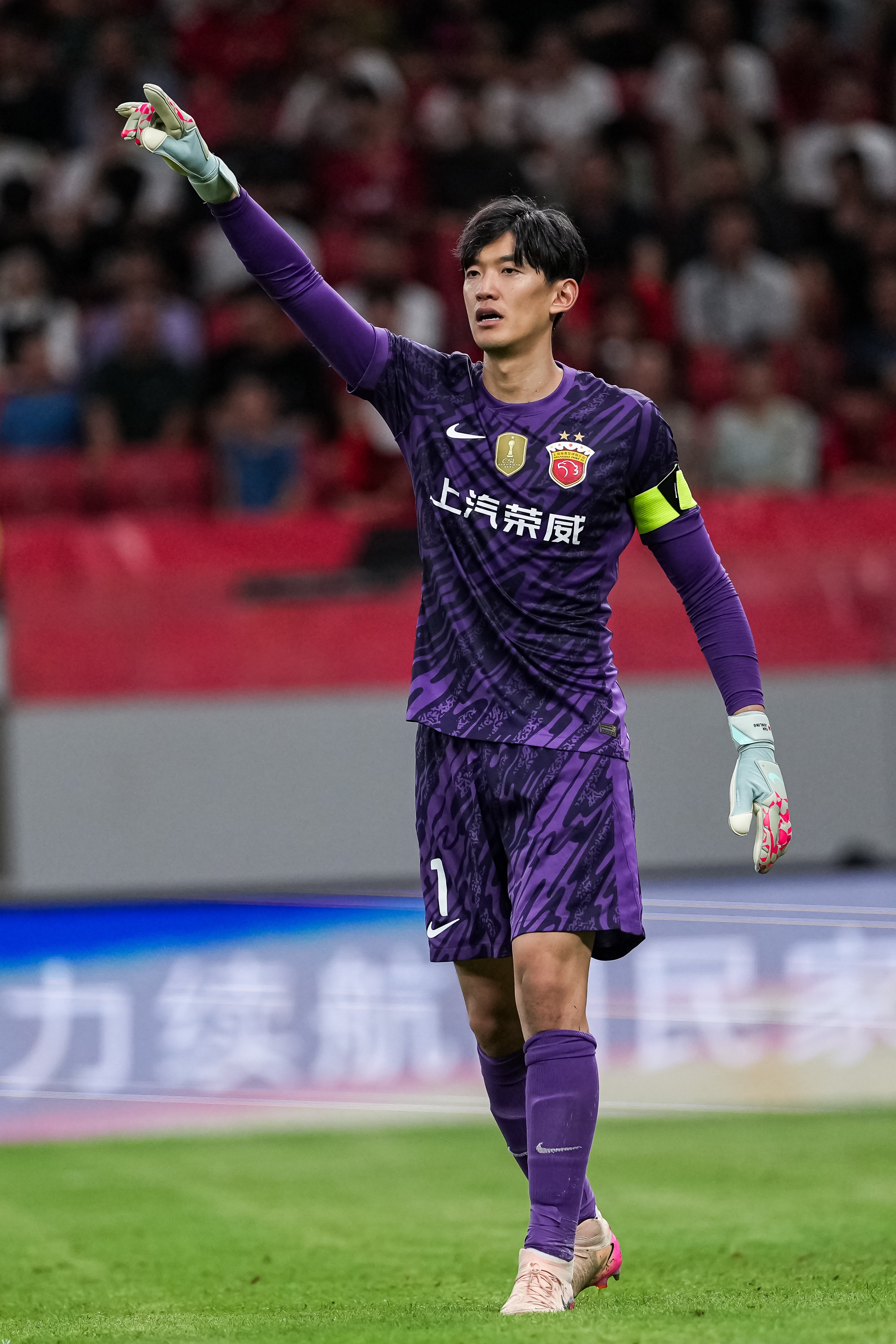 颜骏凌数据:贡献6次扑救其中3次在禁区内,传球成功率78.6%封面