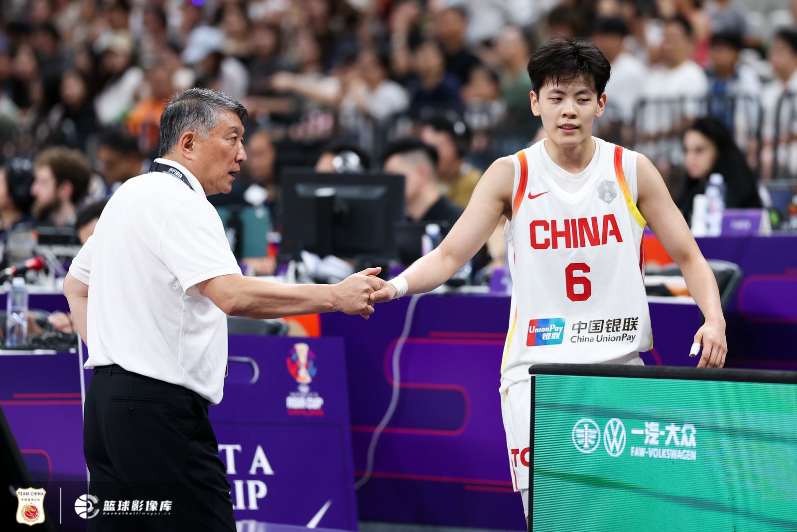 媒体人：巅峰中国女篮逼不出美国的搏命模式 今天后者能轻松赢球封面