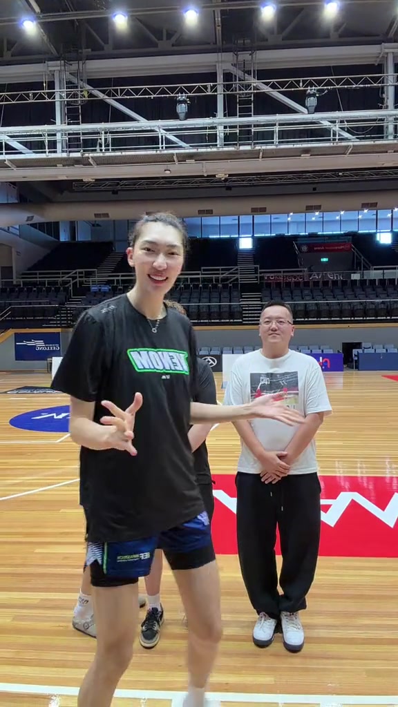 明天将迎WNBL新赛季首秀！韩旭晒与张王来的舞蹈视频：猫呢？？封面