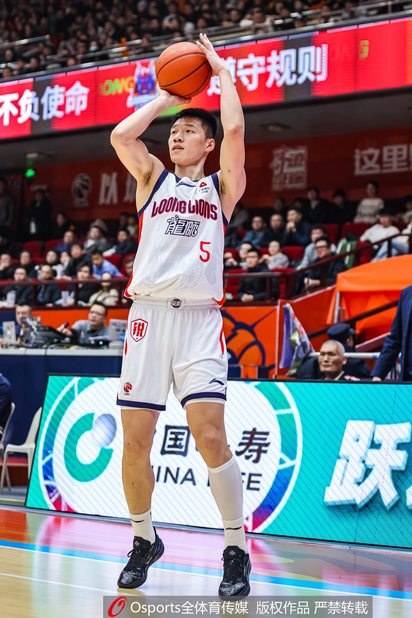 媒体人:有点出人意料 广州龙狮男篮在第二节依旧完全压制对手封面