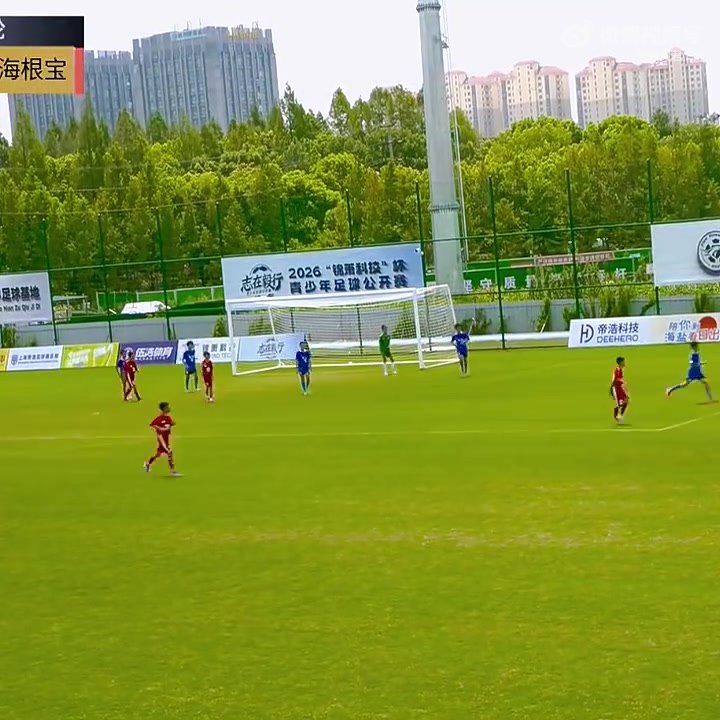 吕文君晒青训小球员视频:那我们就培养一个崇明梅西吧封面