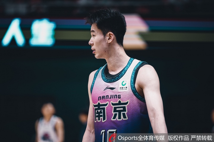 稀碎！半场同曦13犯规&23次罚球 四川16犯规&17次罚球封面