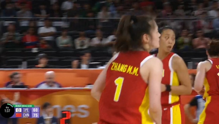 高难度！张曼曼持球面对防守 强投三分压哨命中封面