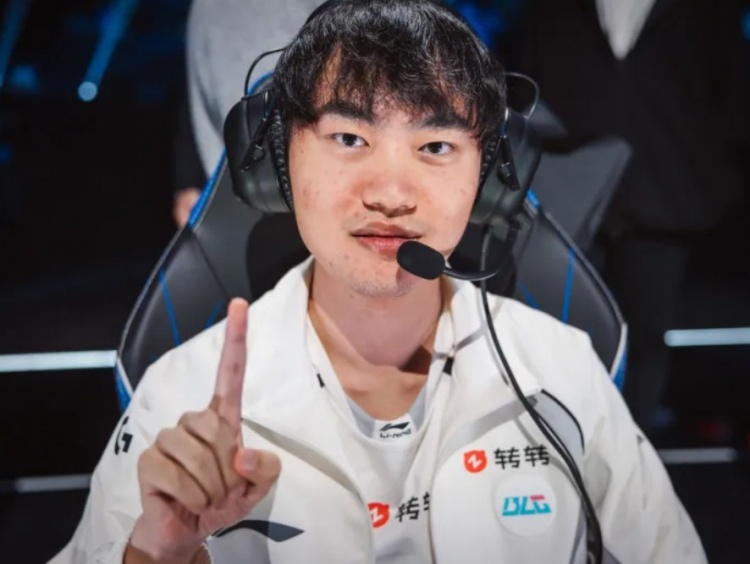 knight:和其他中单相比我没有明显的弱点,全能是我最大优势封面