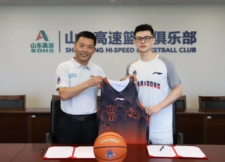 游子归鲁！山东男篮官宣：球员王岚嵚正式加盟山东高速男篮封面