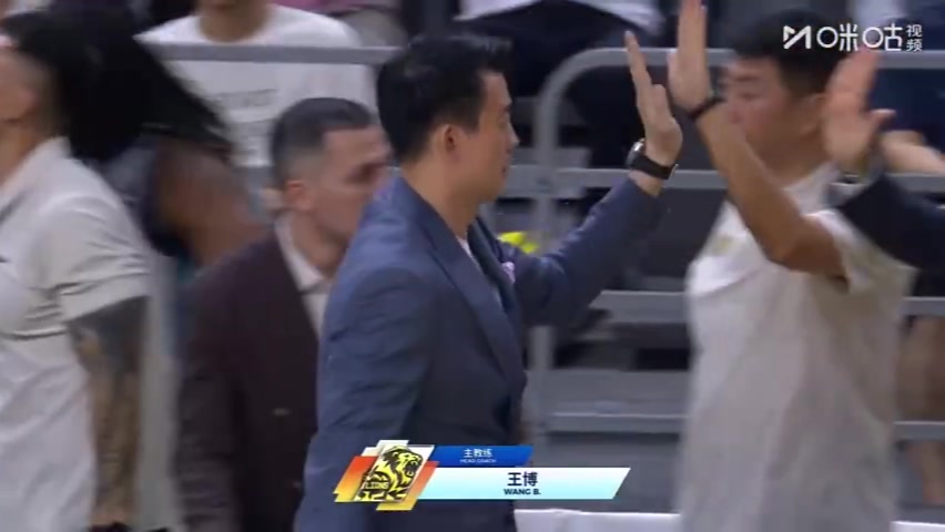 巩晓彬:广东主帅可先让年轻队员上场冲一冲 外教的用人值得商榷封面