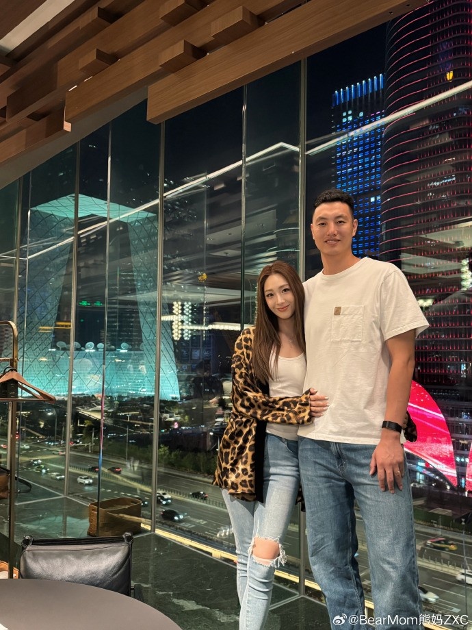 甜蜜暴击！翟晓川的妻子晒合照：九周年啦 爱你封面