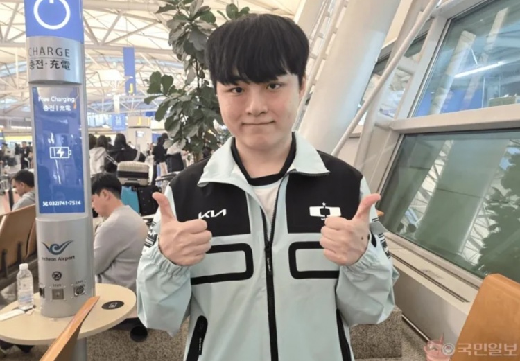 ShowMaker:中单必须成为六边形选手 世界赛英雄优先级会不断改变封面
