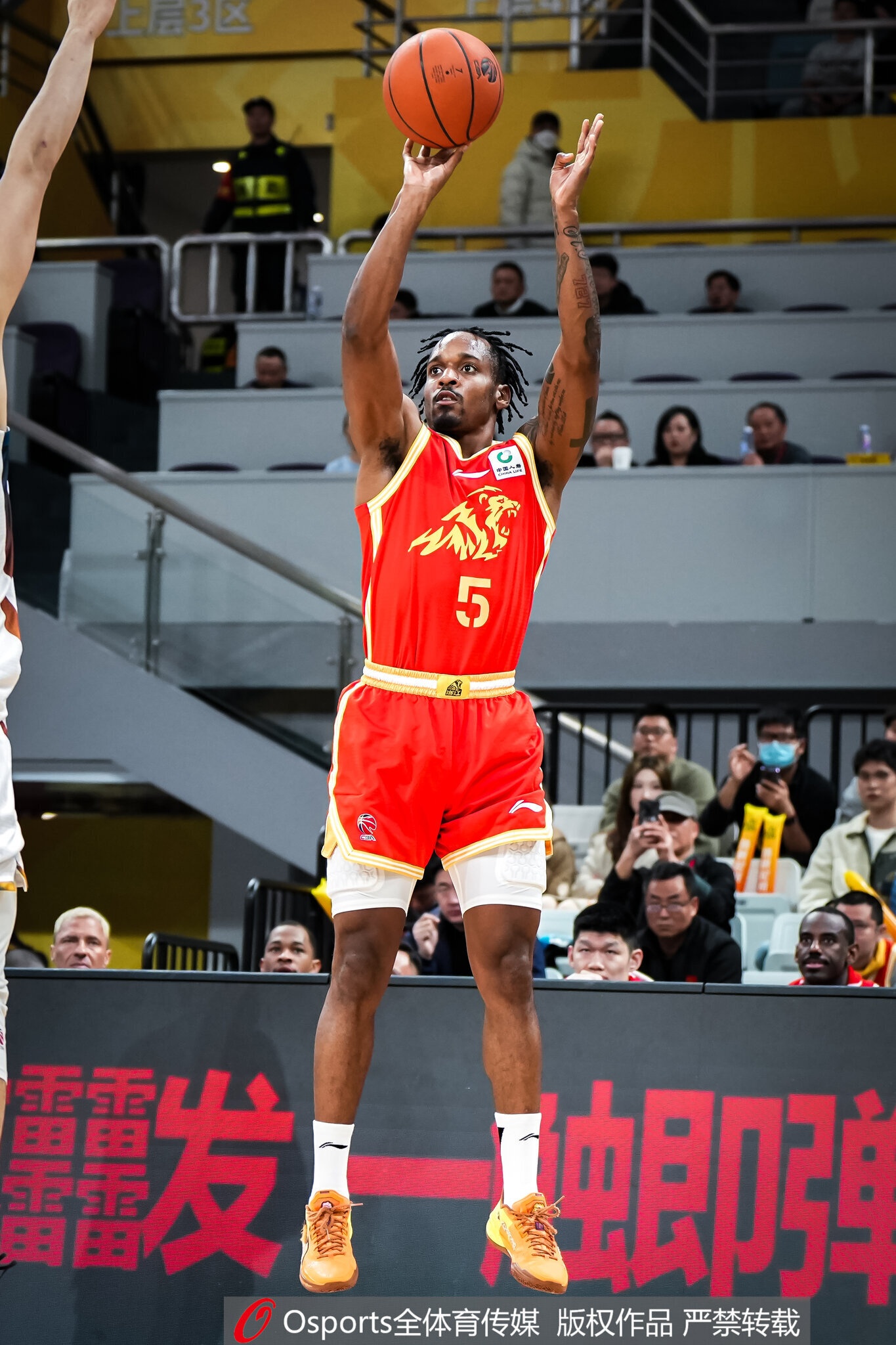 媒体人:布朗带着光环重回北京 健康的他是CBA现阶段的顶级外援封面