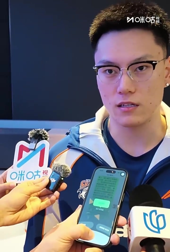 李弘权:拉塞尔麦基很有实力 但球队还是要磨合 因篮球是团队项目封面
