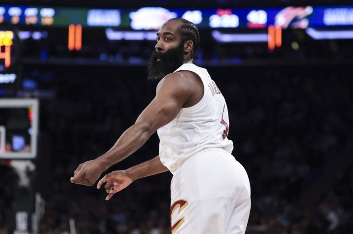 哈登:海佐尼亚在海外的历练让自己迎来蜕变 他完美契合NBA潮流封面