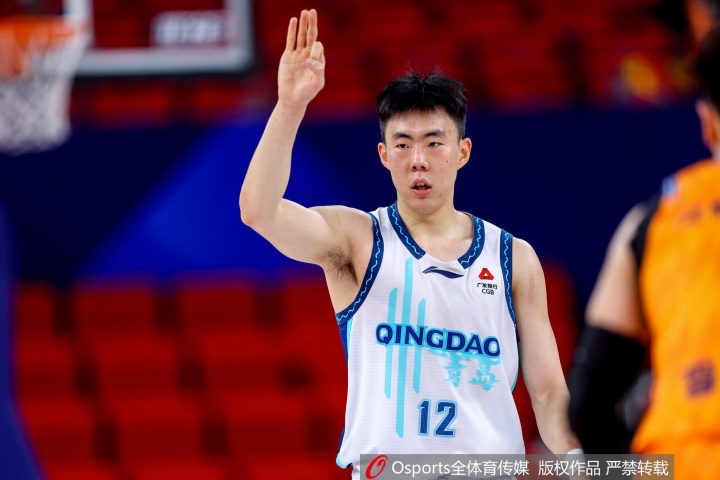 媒体人:段昂君赴美特训后首秀 青岛12名国内主力齐亮相封面