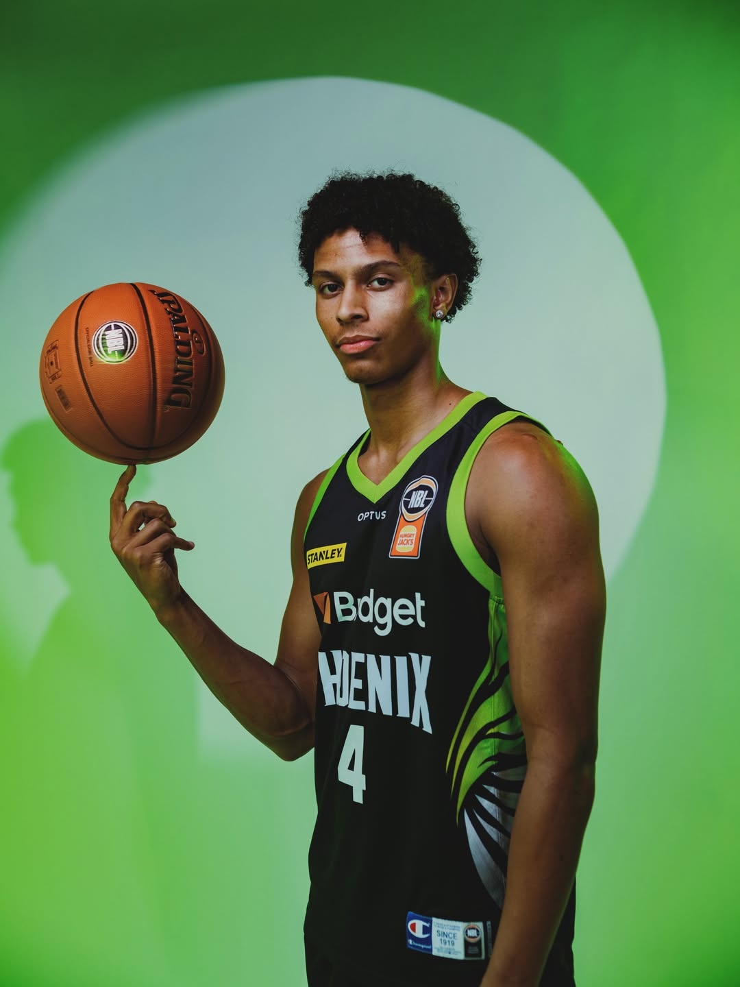ESPN记者:丹尼尔斯亲弟投篮和阅读进步明显 有很大机会被NBA选中封面
