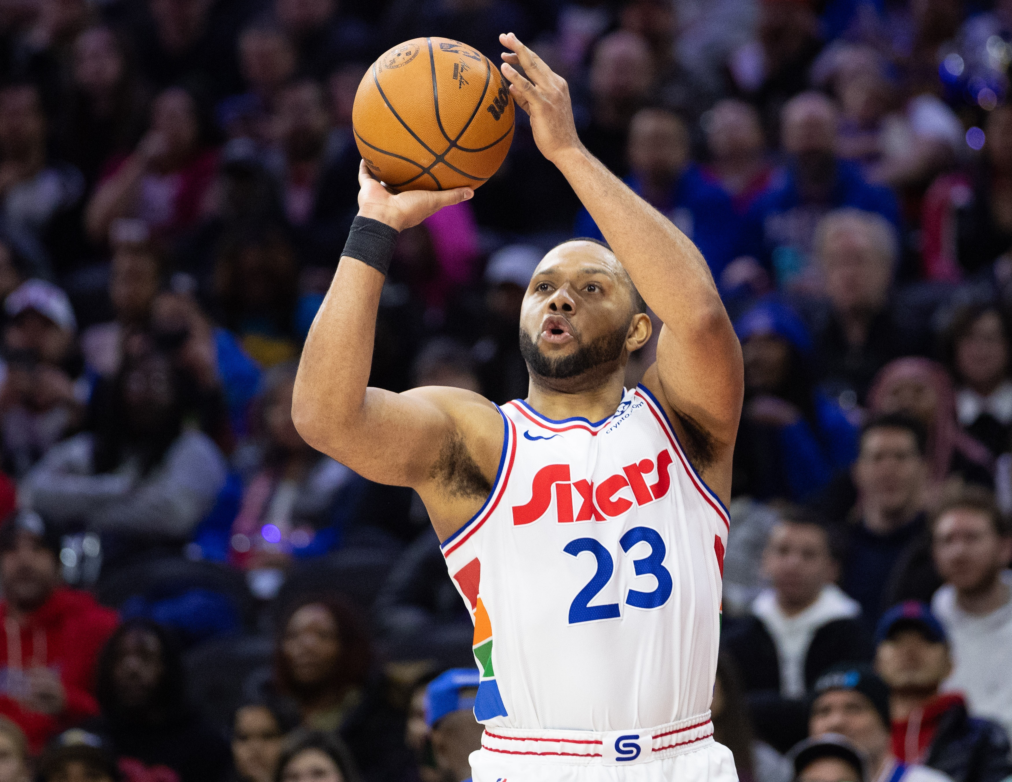 要说再见了?记者:埃里克·戈登即将宣布从NBA退役 结束18年生涯封面