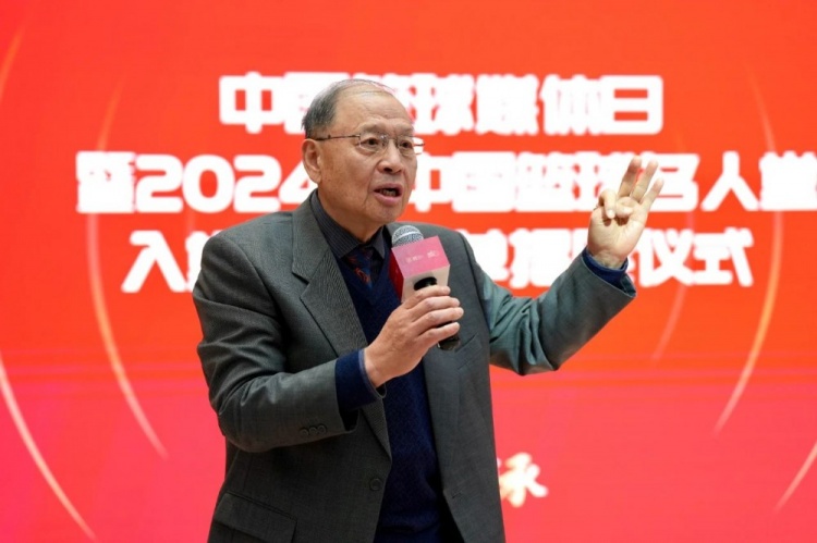 杨毅:管理位置与是否热爱无关 篮球需要有能力有事业心的领导封面