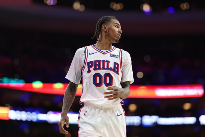 76人媒体人:菲隆成熟得远超年龄 他现在看起来就已经像个NBA球员封面