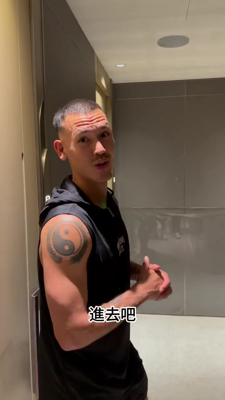 【Glen’s Home Tour】杨和带大家参观他的家 公开他的秘密收藏品封面
