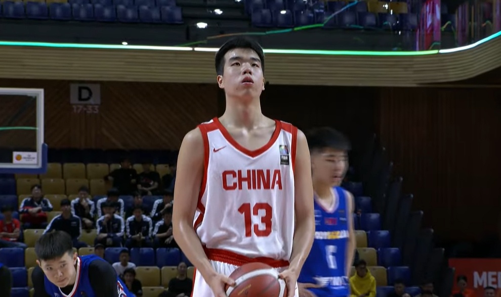 游刃有余！张懿赵杰半场12分钟3中2贡献7分4板 正负值+10封面