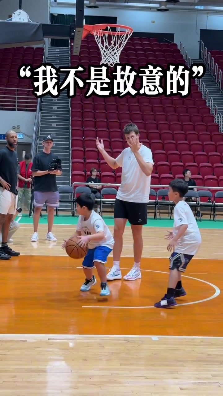 当你准备去打球 但遇到的对手是......奥斯汀·里夫斯封面