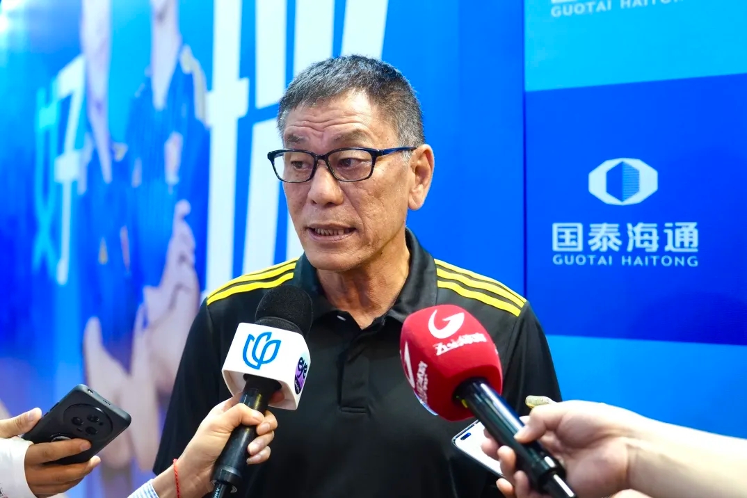 上海女足主帅：无冠名赞助商时，我们的年轻队员就拿5000块钱月薪封面