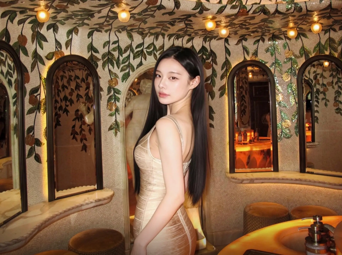 向余望女友：我没有整容 和向余望是在彼此单身时认识的 不要造谣封面