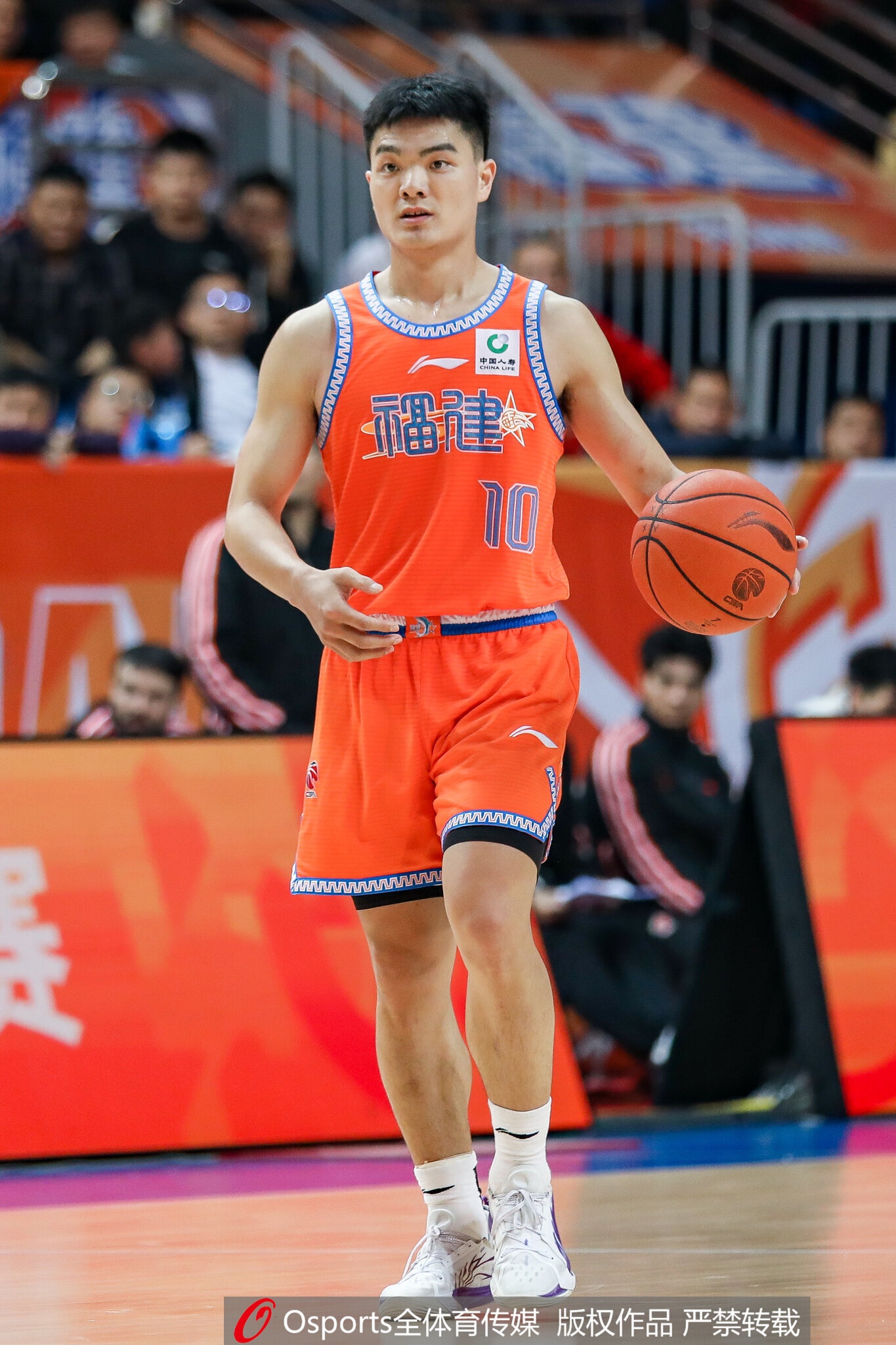 能攻能传！黎伊扬8中6&3记三分高效拿下15分1板8助2断封面