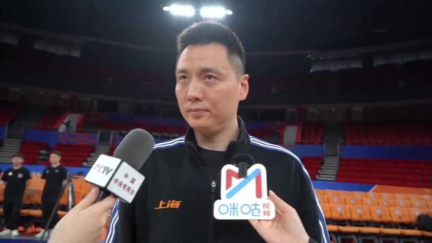 卢伟：弗格离开球队 教练组非常不舍 新赛季新援的磨合还没达预期封面