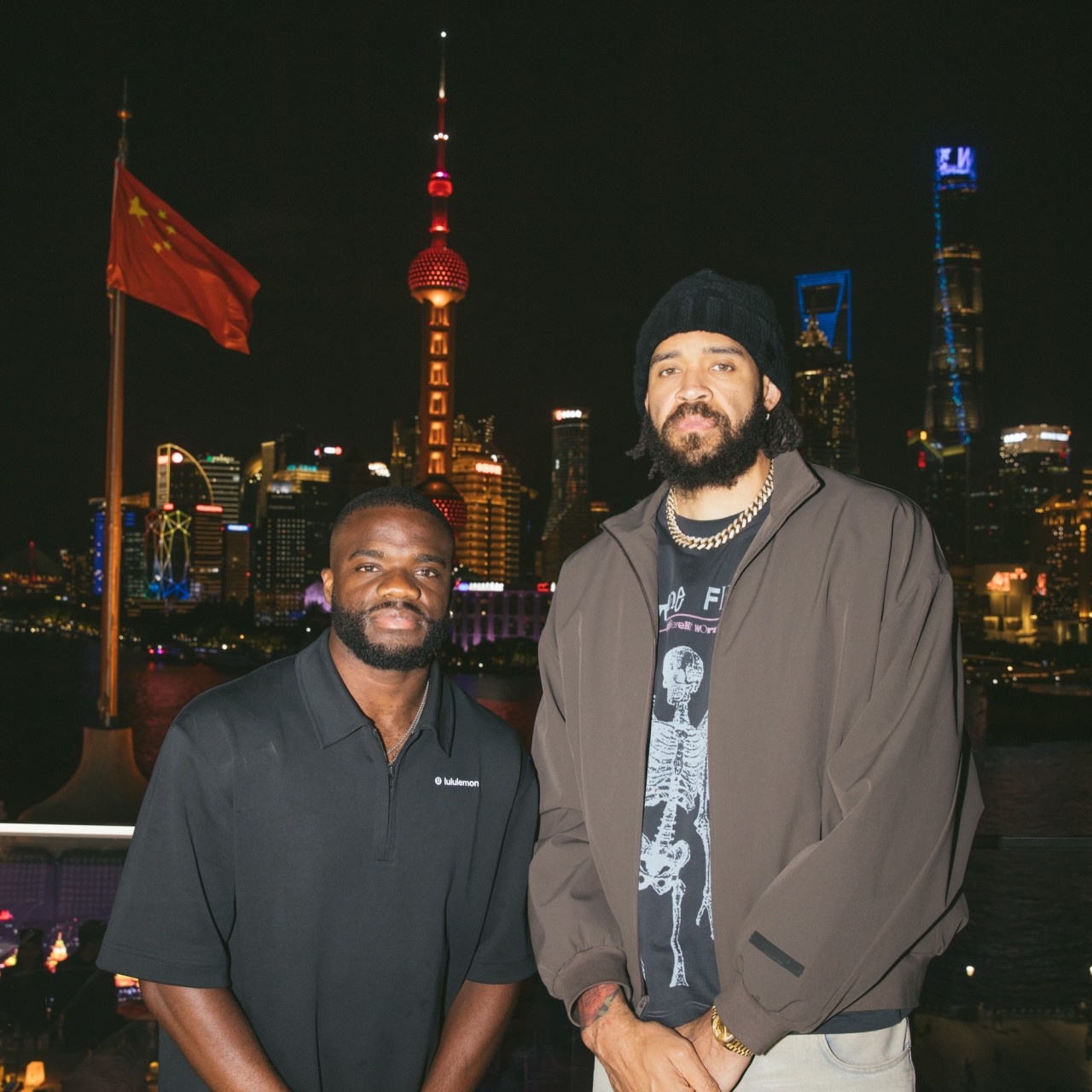 麦基晒与网球名将蒂亚福上海合影:无论在哪赢家总会碰到一起封面