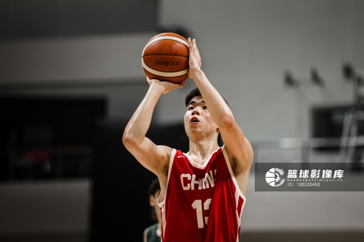 张懿赵杰跳级代表国青参加U17世界杯场均15.5分 U18亚洲杯14.3+5封面