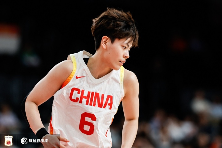希望无大碍！杨舒予两分球7投全中砍21分4助2断 第三节扭伤脚踝封面