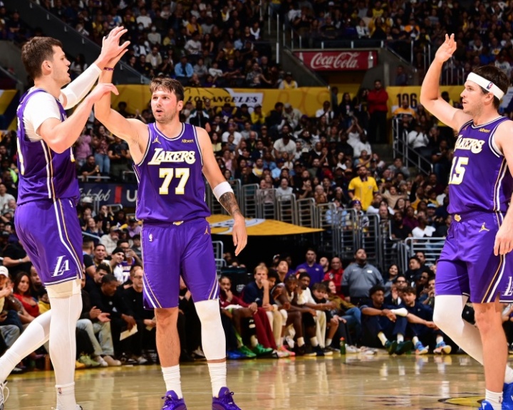 NBA彩经:爵士力拼湖人 雷霆击沉快船 76人拿下活塞封面