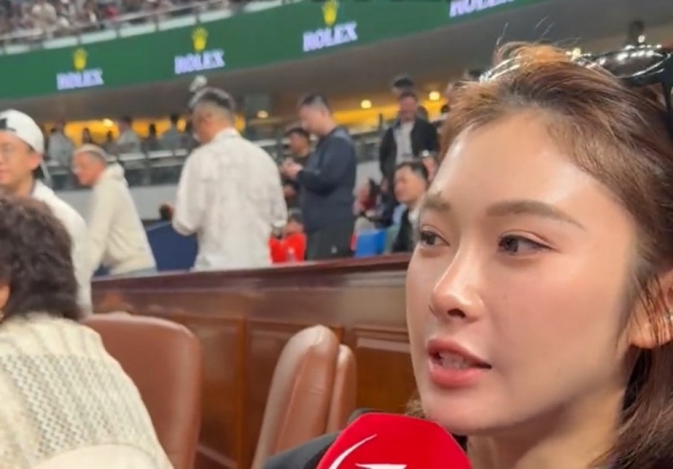 吴艳妮现场观看ATP上海大师赛：妈妈喜欢网球，想要圆她一个梦吧封面