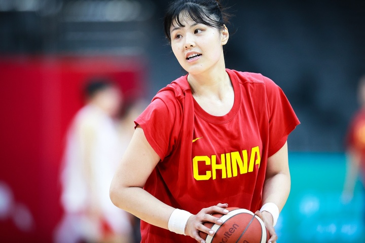 媒体人:护照遗失这理由难让人信服 不如不说 李月汝不去就不去呗封面