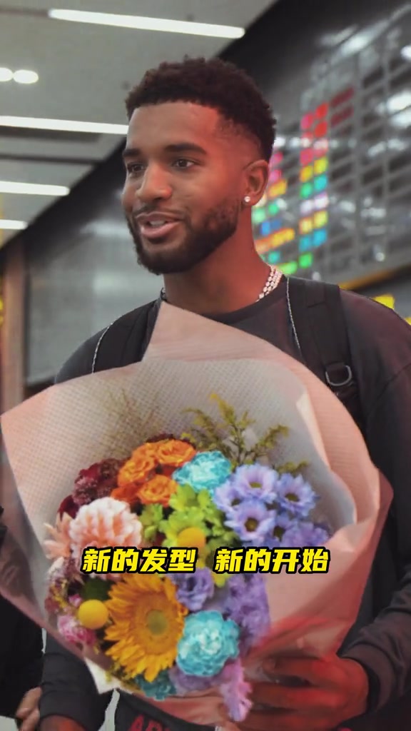 克里斯今日正式与球队集合 欢迎他加入辽宁男篮大家庭！👏👏封面
